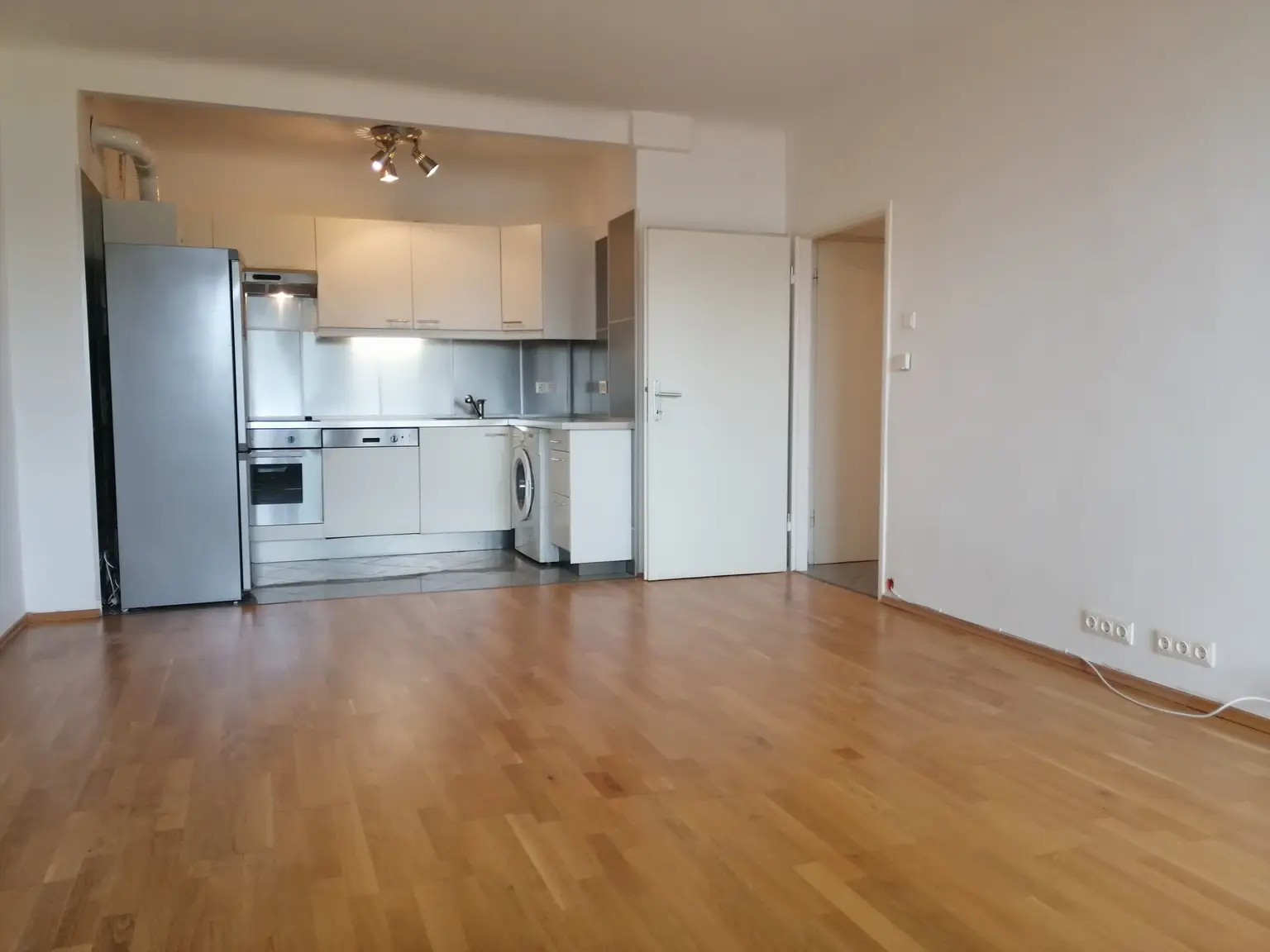 Ob Single oder Pärchen hier wollen Sie Wohnen! Nähe Kagranerplatz! Loggia!