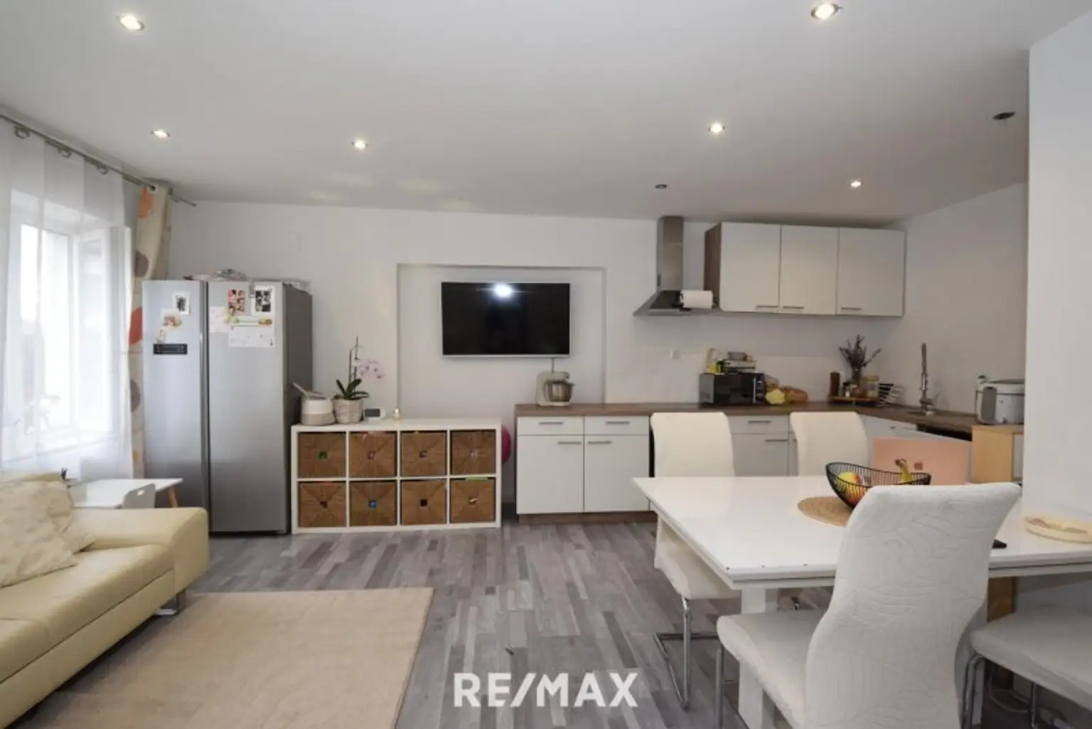 Küche-Wohnbereich-Essbereich