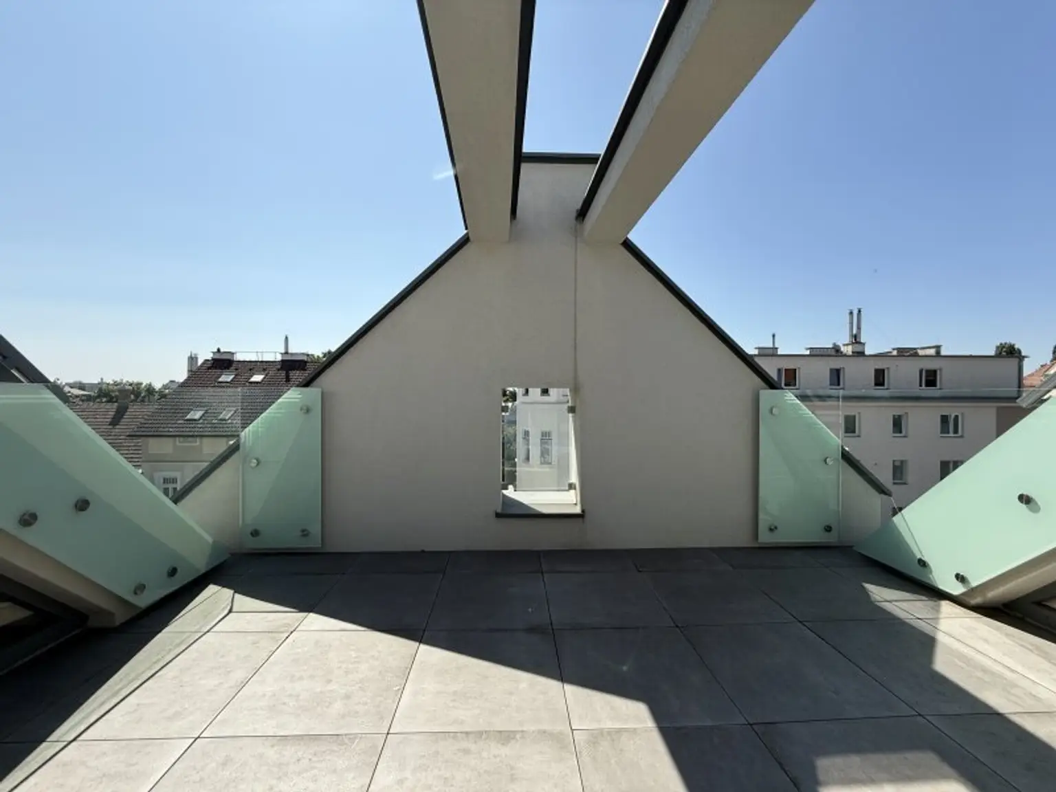 BELGHOFERHAUS 42 - Exklusive 3-Zimmer Penthousewohnung mit direktem Liftzugang und Klimageräten sowie eigener Dachterrasse