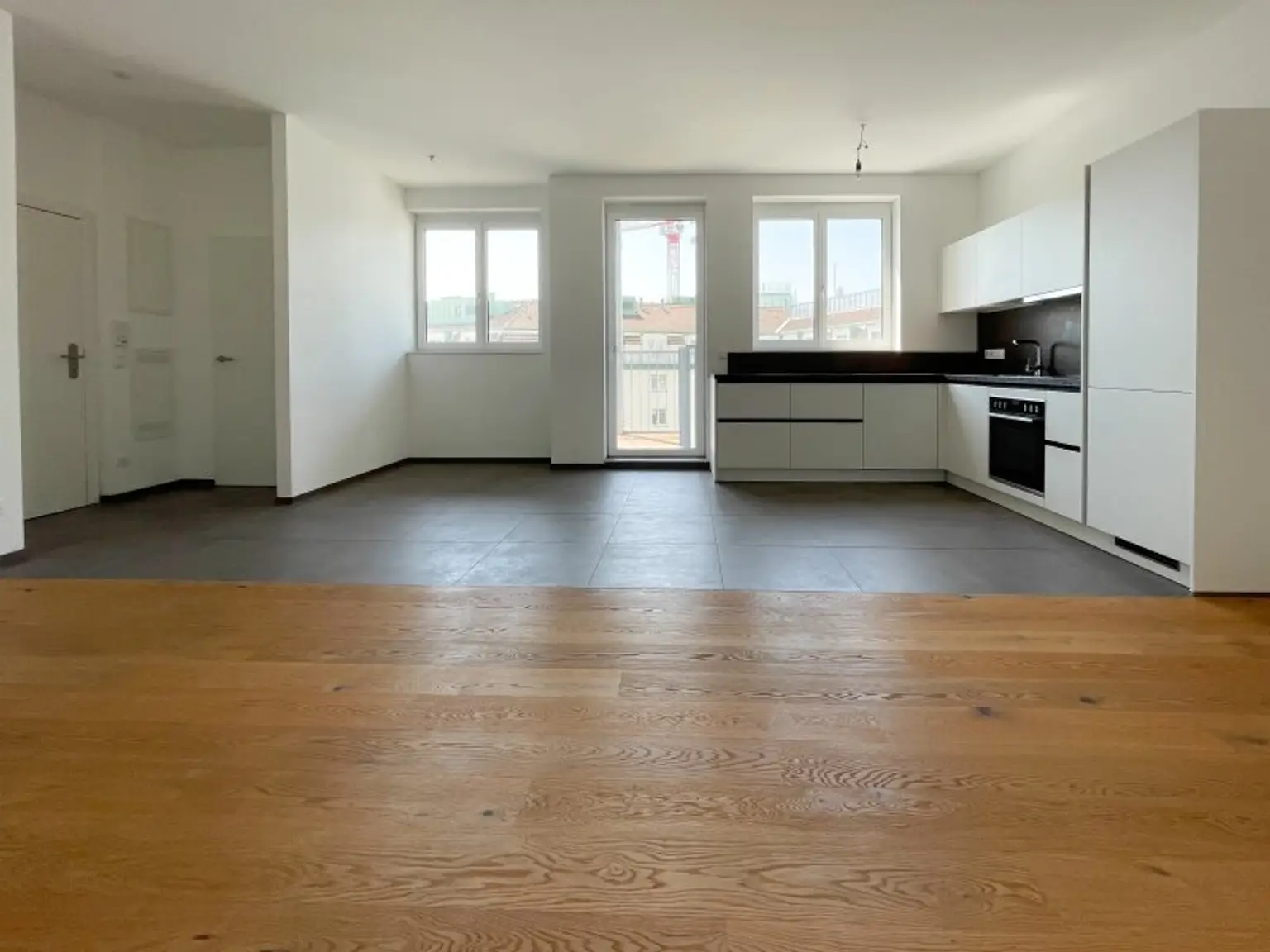 NÄHE NASCHMARKT: DG-AUSBAU IM ALTBAU - U4 Pilgramgasse - 3-Zimmerwohnung mit hofseitigem Balkon