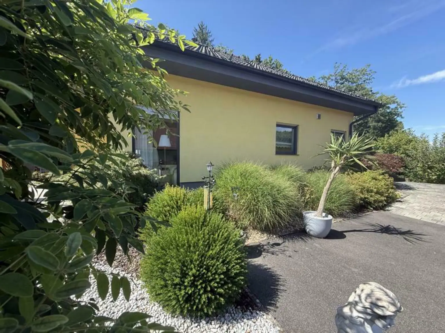 *** Eleganter und stilvoller Bungalow in begehrter Siedlungslage *** unmittelbare Nähe zur Stadt Feldbach ***