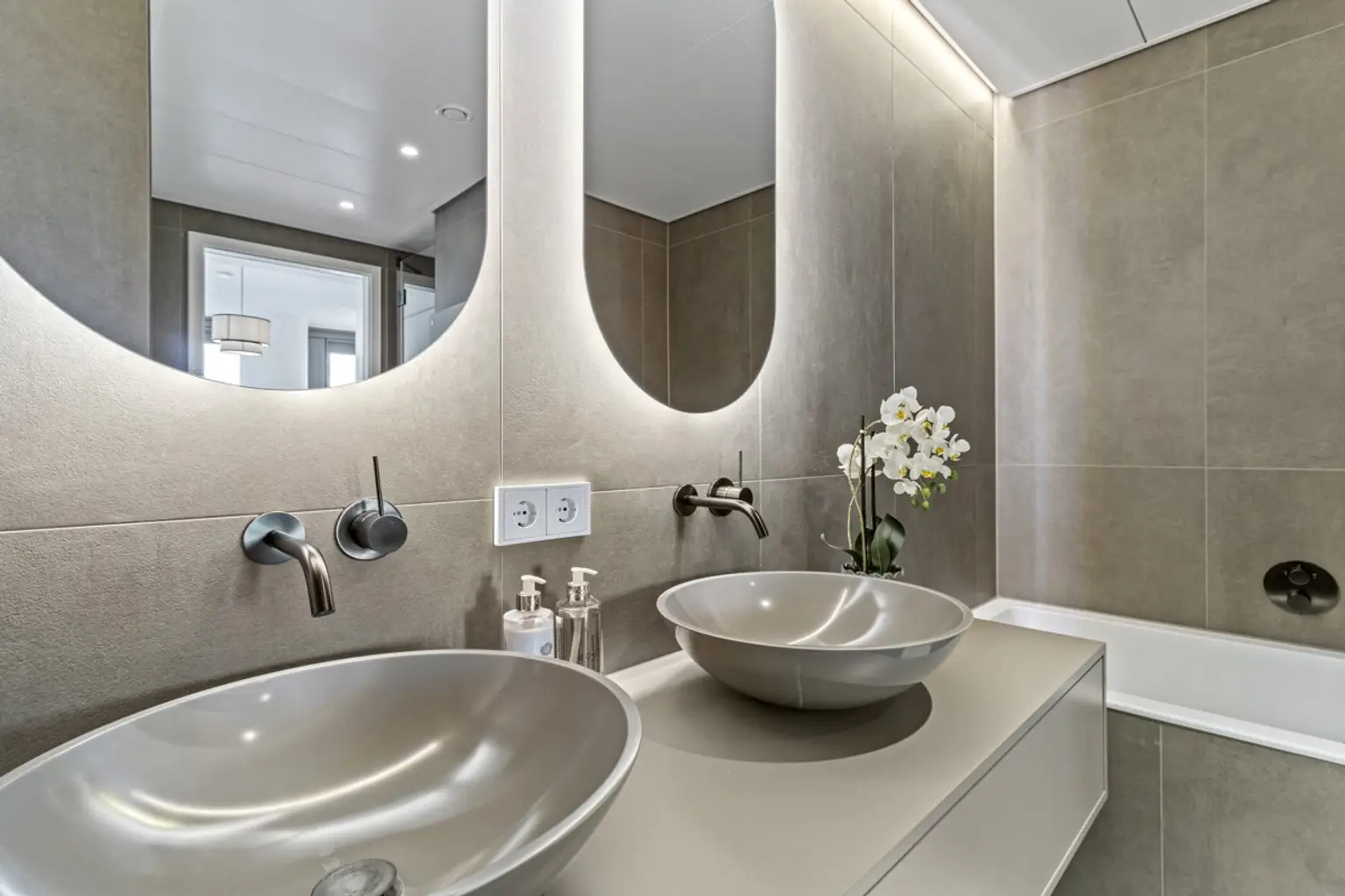 M | ++ SKYLINE DREAM on the 26th Floor ++ LUXURY with PANORAMIC VIEW | Prima Service Immobilien