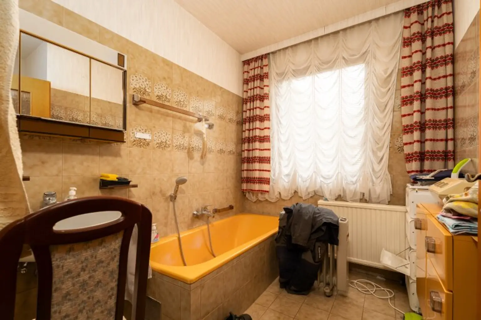 Badezimmer mit Badewanne