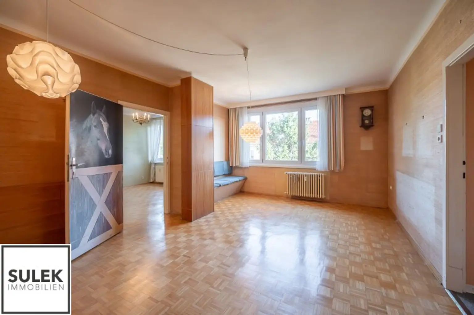 Bastiengasse 15: 3-Zimmer-DG-Wohnung mit separater Küche & gemütlicher, sonniger Terrasse