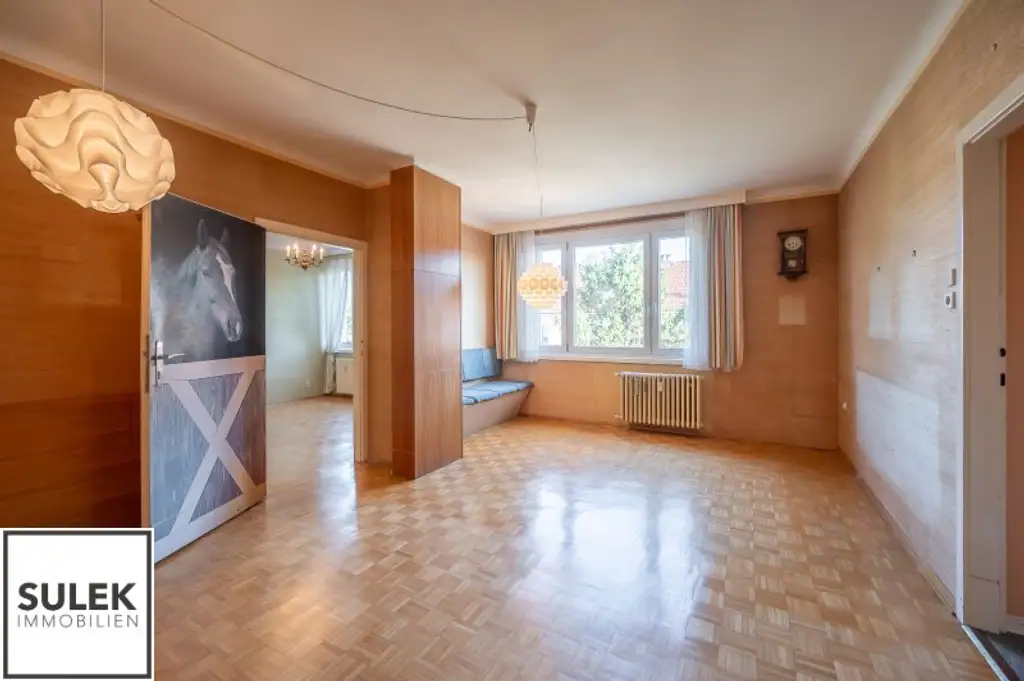 Bastiengasse 15: 3-Zimmer-DG-Wohnung mit separater Küche & gemütlicher, sonniger Terrasse