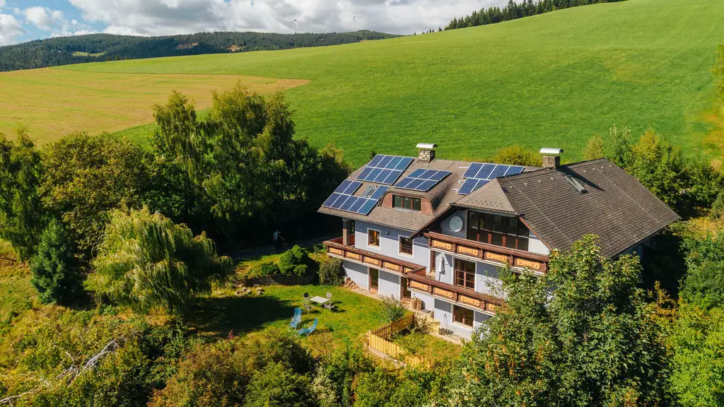 8252 Skiregion Joglland: Großzügiges Landhaus am Hochwechsel - Freiheit, Natur & Raum für neue Lebensideen
