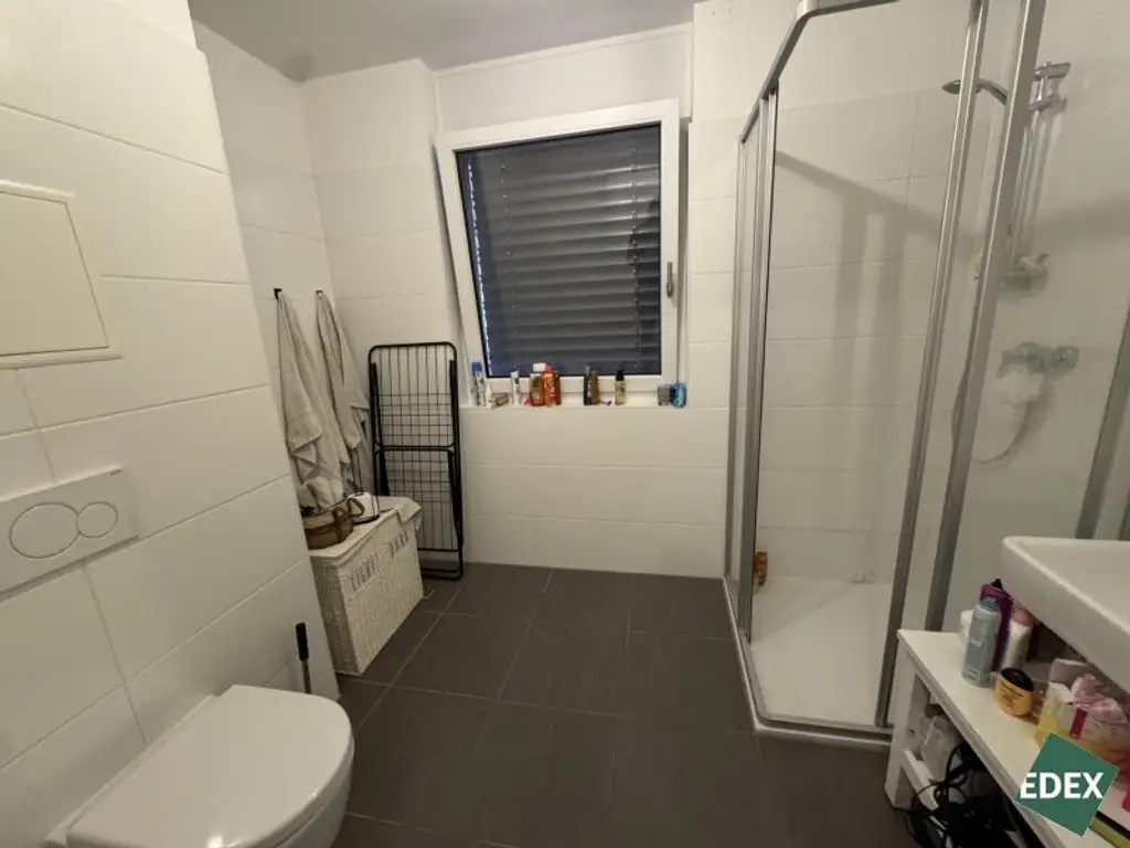 Ab sofort: Moderne 2-Zimmer-Wohnung mit Balkon nahe U1 Rennbahnweg