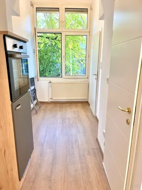 kleine Veranda mit Zugang zum Bad und WC