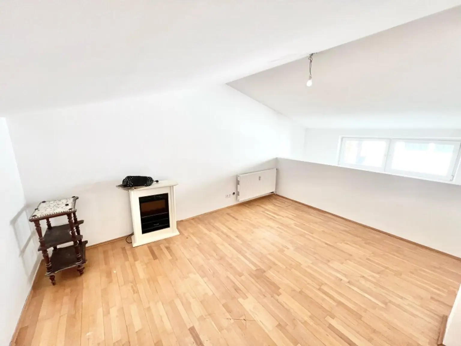 Maisonette-Traum auf zwei Ebenen – Terrasse, Galerie, Tiefgarage & perfekte Anbindung I Fernwärme  !