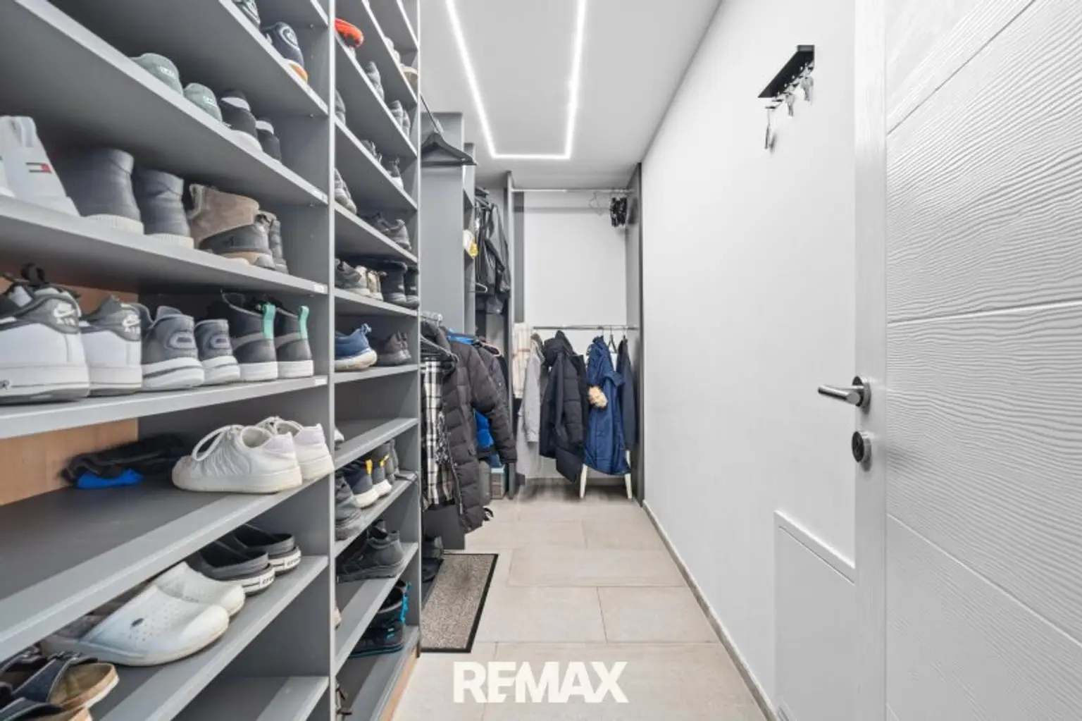 08 Garderobe