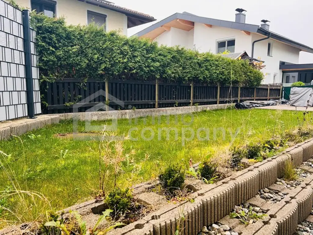 AXAMS : NEUWERTIGE, SEHR RUHIG GELEGENE 3-ZIMMER GARTENWOHNUNG