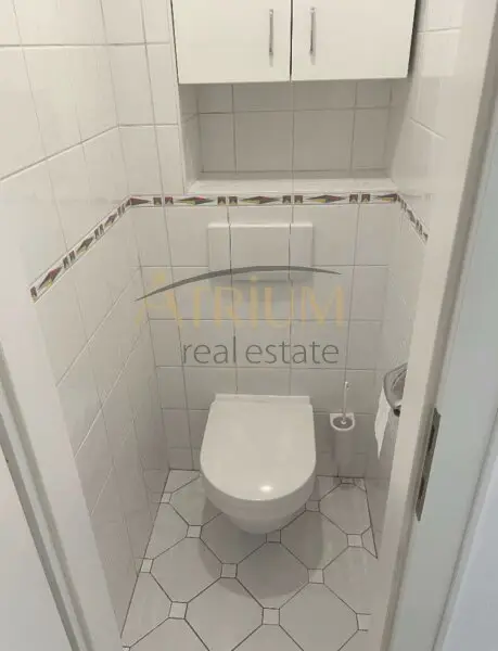 Ideal gelegen, sofort bezugsbereit mit niedrigen Betriebskosten und freiem Mietzins!