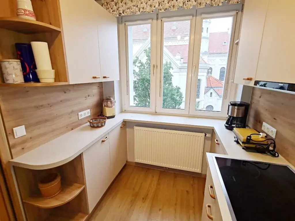 FAMILIENHIT, ENKPLATZ, gepflegte 113 m2 Neubau mit Loggia, 4 Zimmer, Küche, 2 Bäder, teilmöbliert, 3. Liftstock, U3-Nähe