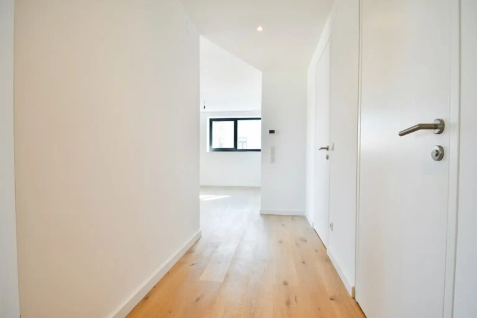 Charmantes Dachgeschoss-Domizil mit Loggia in urbaner Toplage