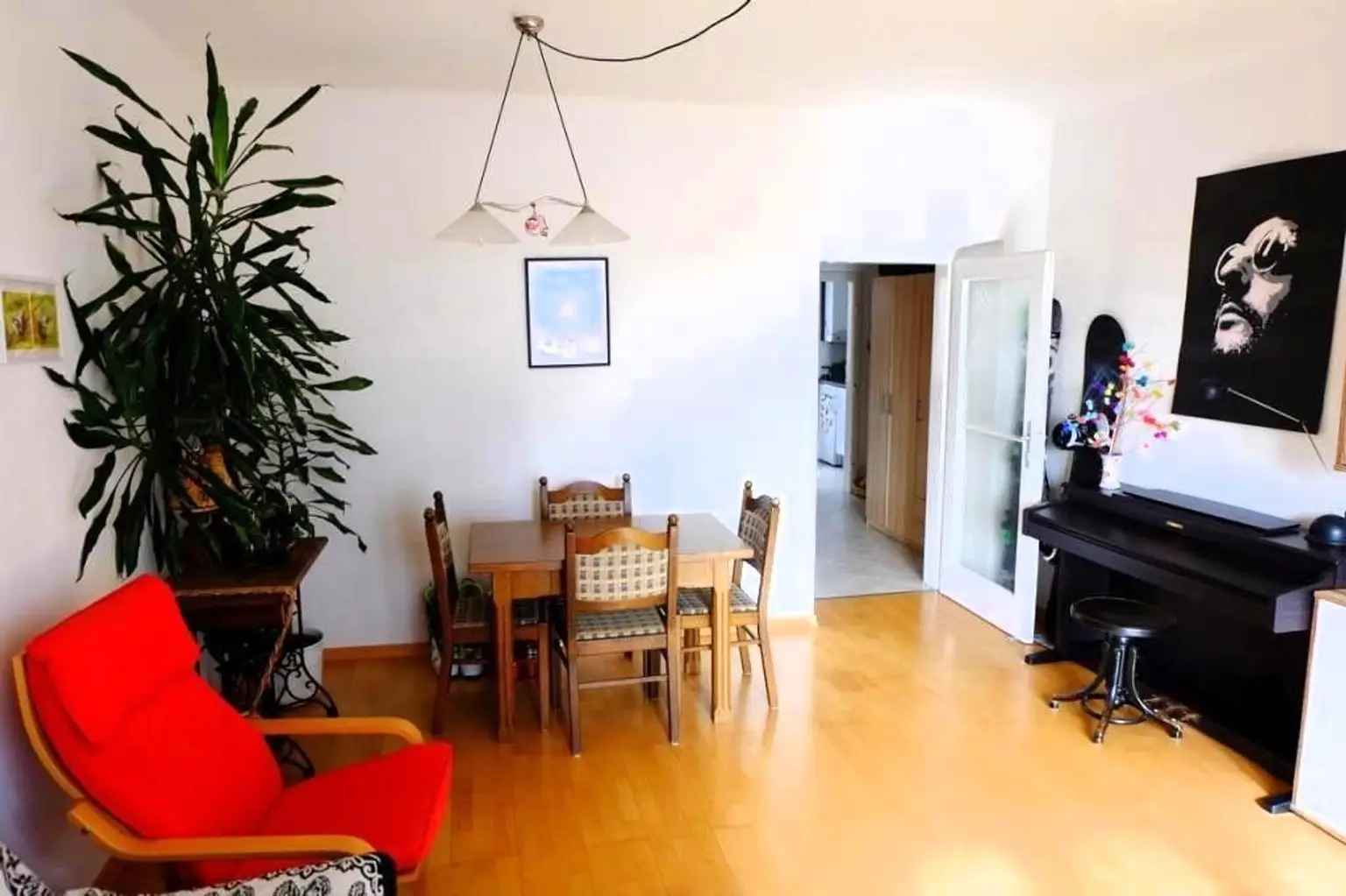 großes sonniges Zimmer