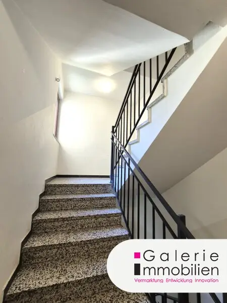 Sonnige und helle 3-Zimmer-Neubauwohnung mit Loggia inkl. Stellplatz - Sanierungsbedarf