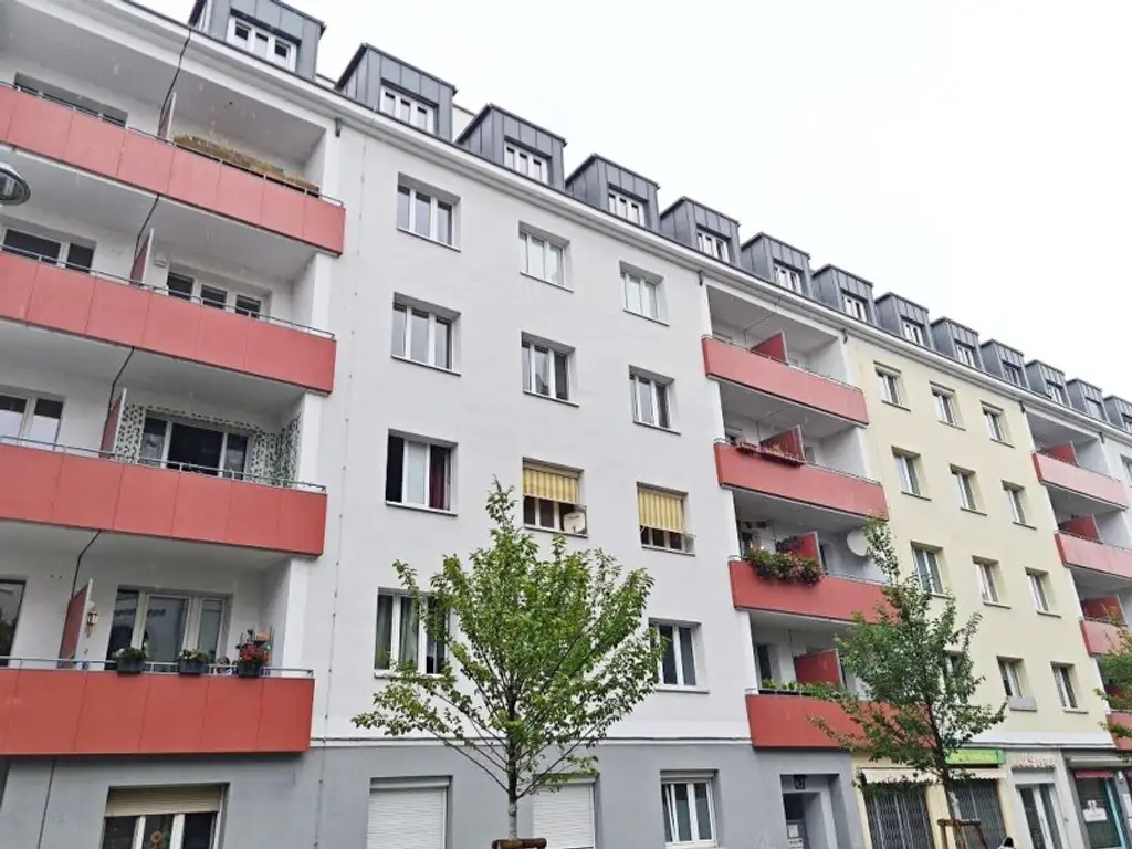FAMILIENHIT, ENKPLATZ, gepflegte 113 m2 Neubau mit Loggia, 4 Zimmer, Küche, 2 Bäder, teilmöbliert, 3. Liftstock, U3-Nähe