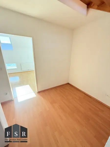 3-Zimmer Dachgeschoß-Wohnung mit Terrasse - Allgemeingarten und Ubahnnähe