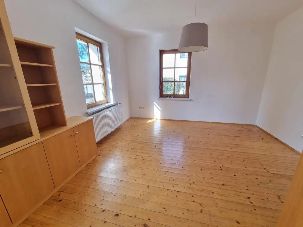Helle 2-Zimmer-Terrassen-Wohnung mit allg. Garten!