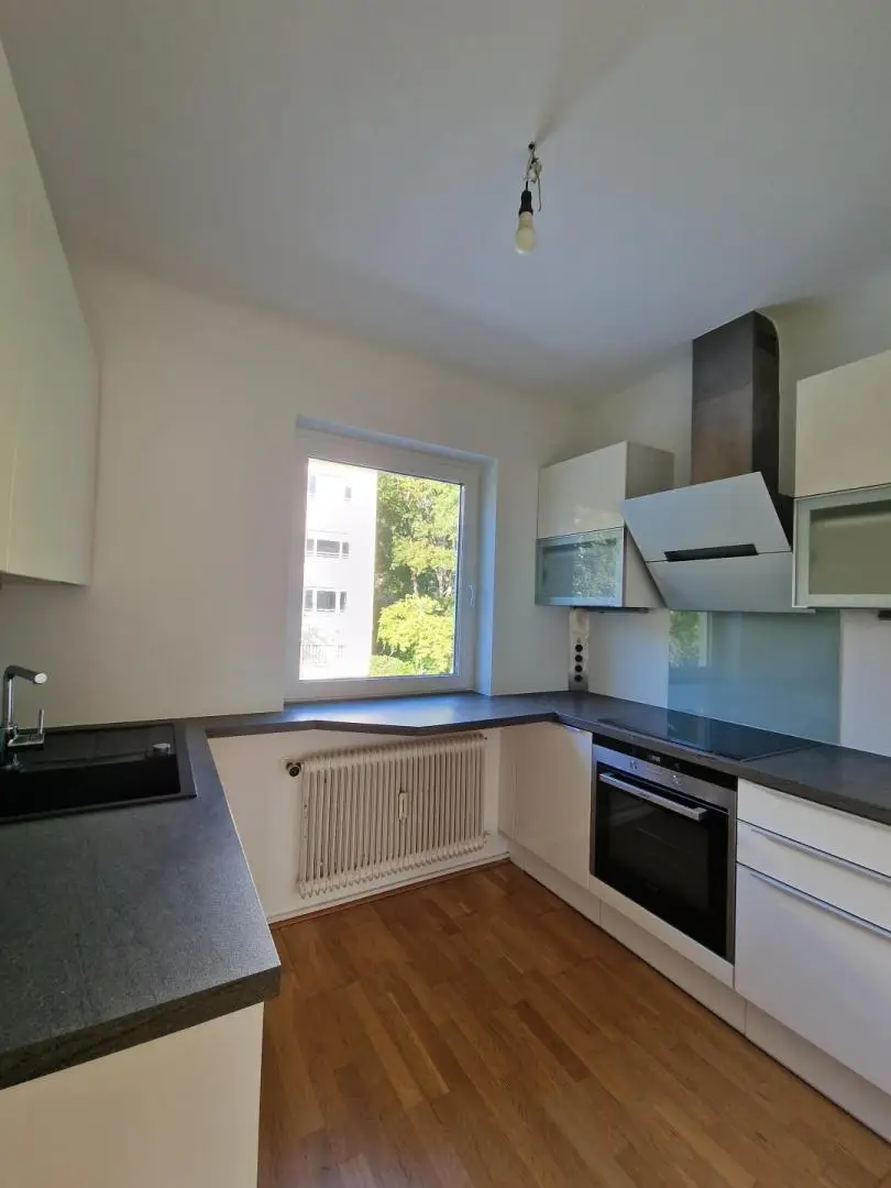 "Helle renovierte 4-Zimmerwohnung mit Balkon nahe dem Türkenschanzpark - WG-tauglich"