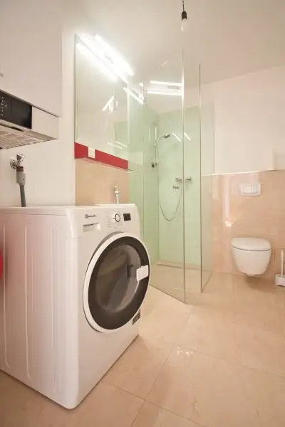 Helle, großzügige Maisonette-Wohnung mit 2 Bädern | ~ 20 m² große, private Terrasse direkt auf Wohnebene | Nahe Elterleinplatz