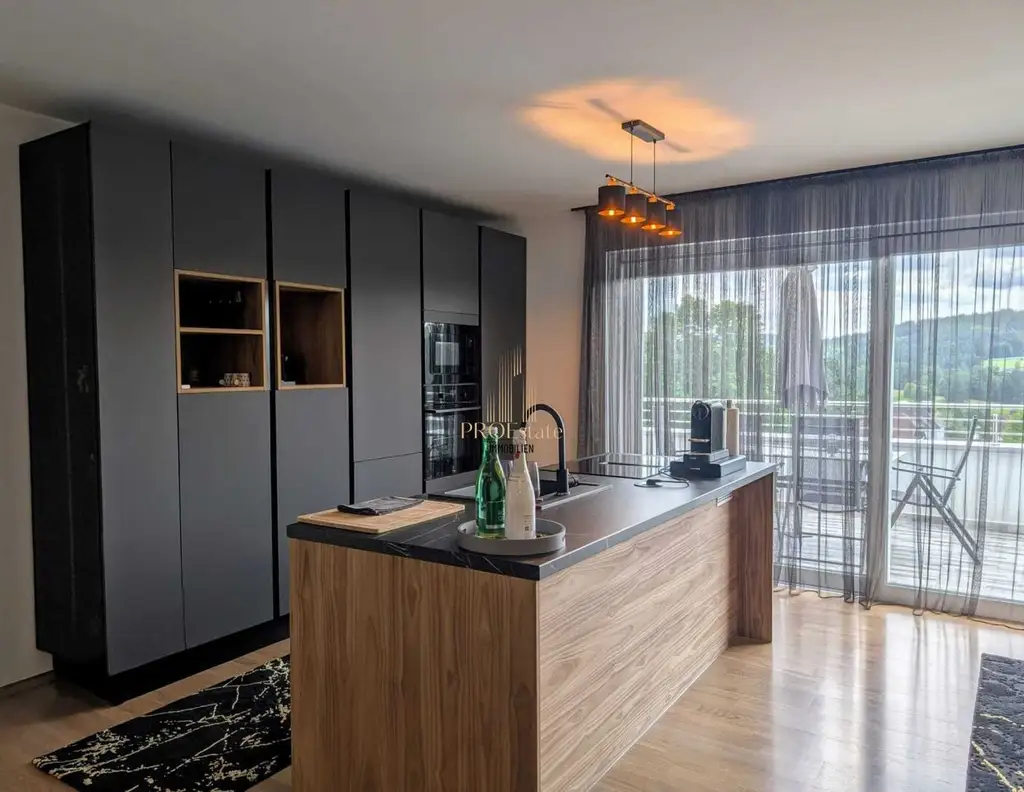 Renditeobjekt in Haslach: Gepflegtes Booking-Haus mit Garten, Balkonen & Garage! - ca € 3.000 Einnahmen monatlich!