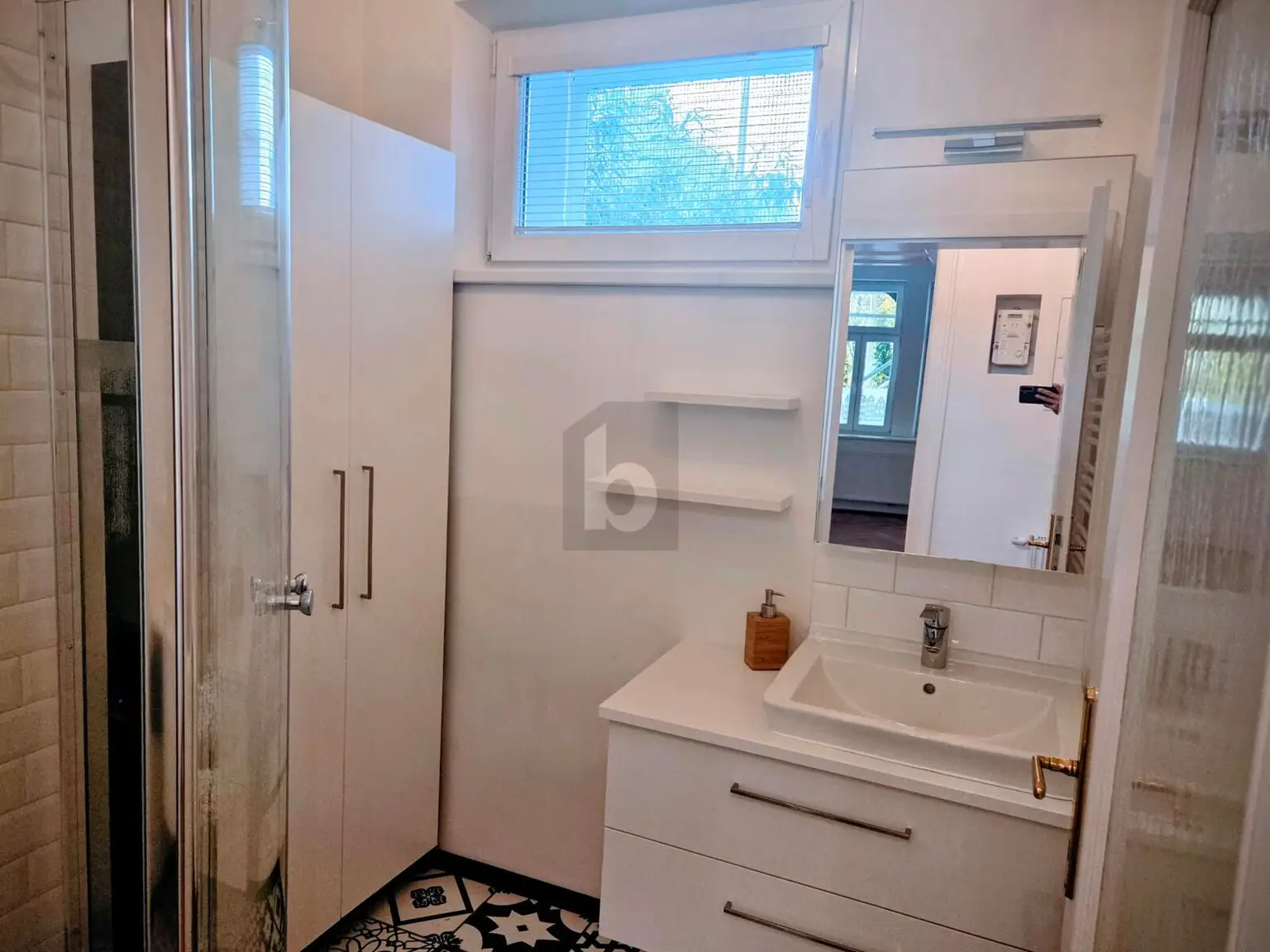 TRAUMHAFTE ALTBAUWOHNUNG MIT BALKON - MODERN & VOLLRENOVIERT