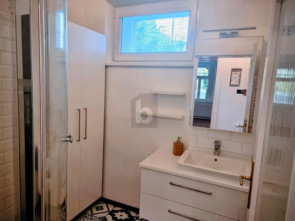 TRAUMHAFTE ALTBAUWOHNUNG MIT BALKON - MODERN & VOLLRENOVIERT