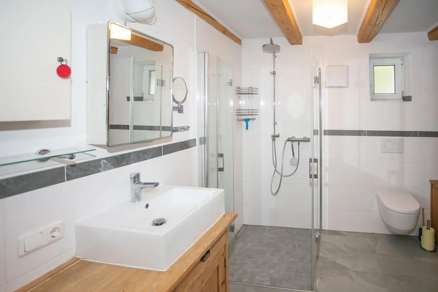 Badezimmer Wohnhaus Ansicht 1