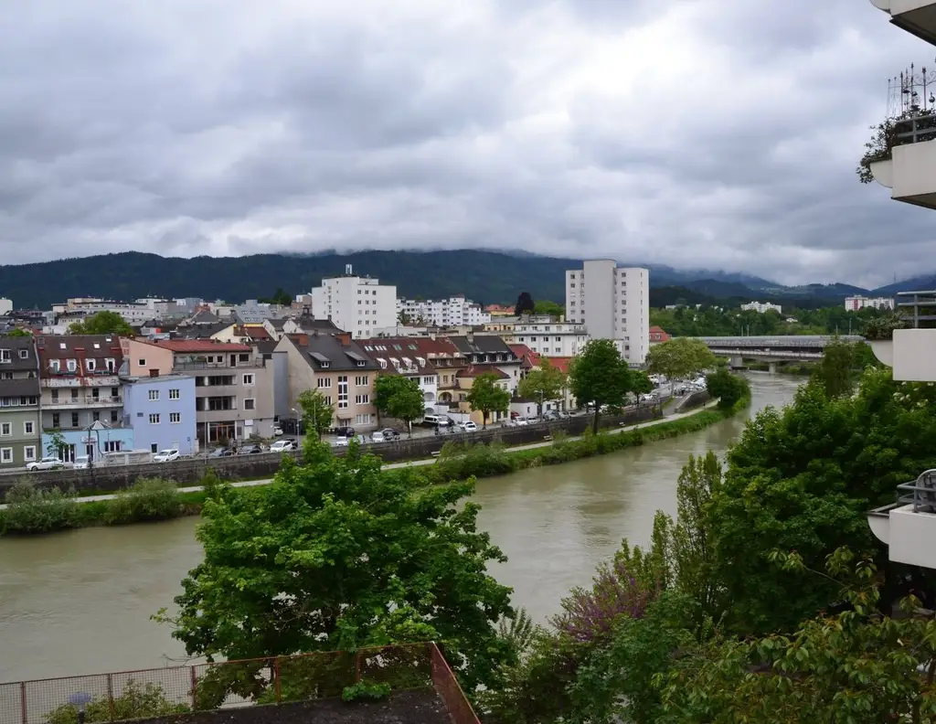 Wohnung mit herrlicher Aussicht auf die Stadt, die Drau und die Berge - Mitten in Villach !