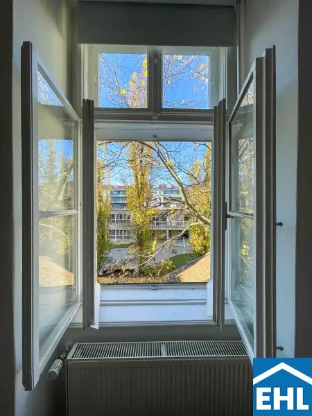 In U-Bahn-Nähe: Singlewohnung in wunderschönem Altbau