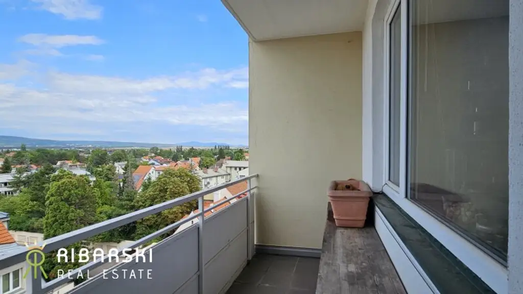 Fast wie ein Penthouse der 70er Jahre - großzügige Wohnung mit 4 Zimmern und drei Loggien - Garage inklusive