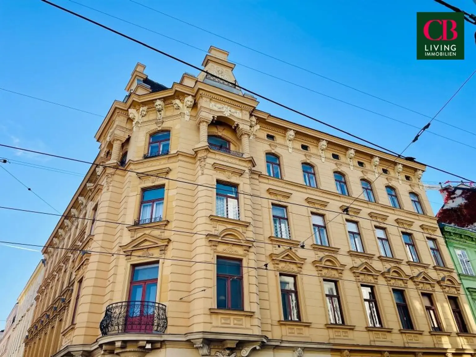 Sanierungsbedürftige Wohnung in einem klassischen Jahrhundertwendehaus
