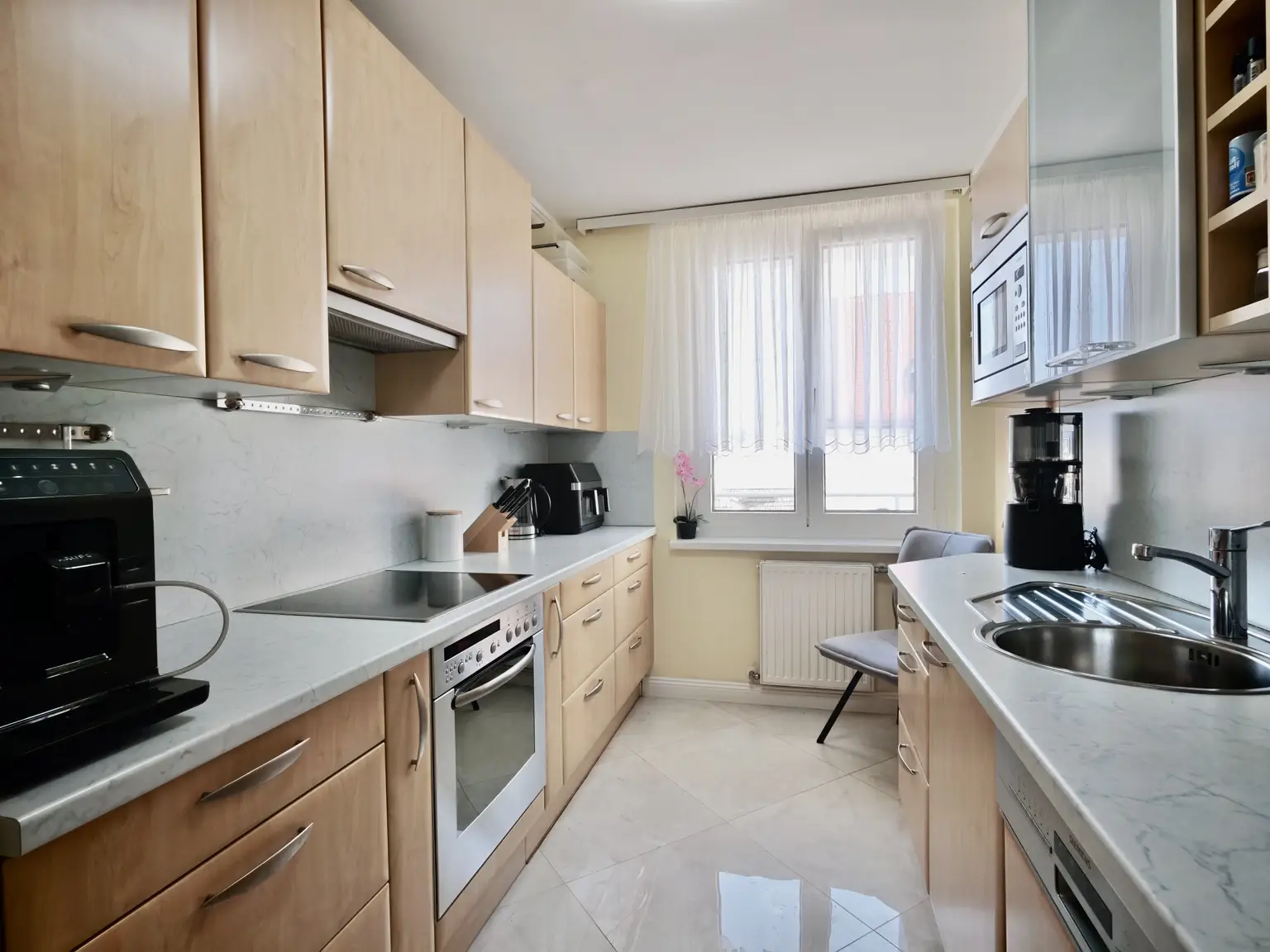 Top-Zustand & Zentral: Vollmöblierte 3-Zimmer-Wohnung mit Loggia!