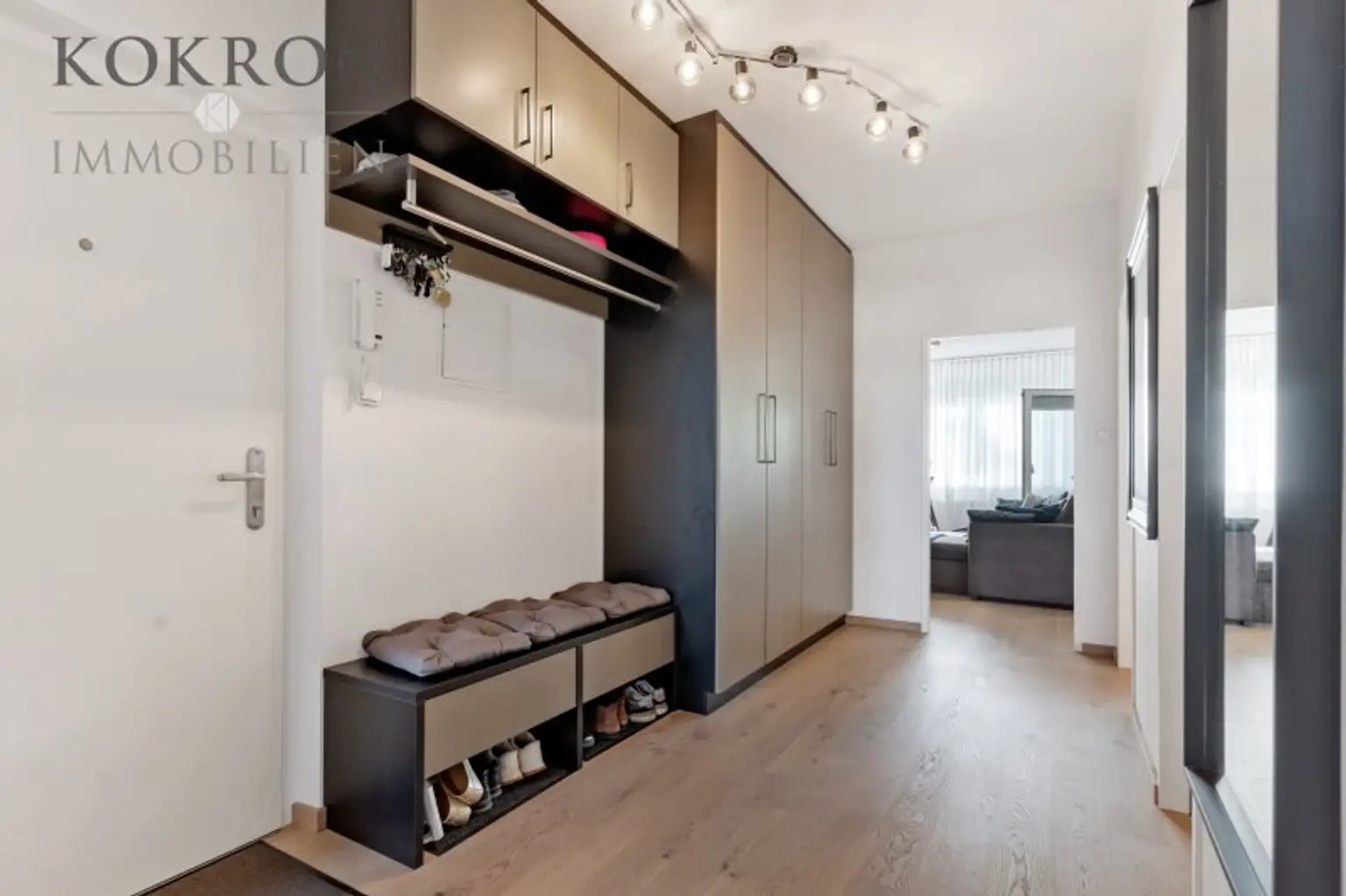 Vorraum (mit Sicherheitstüre)