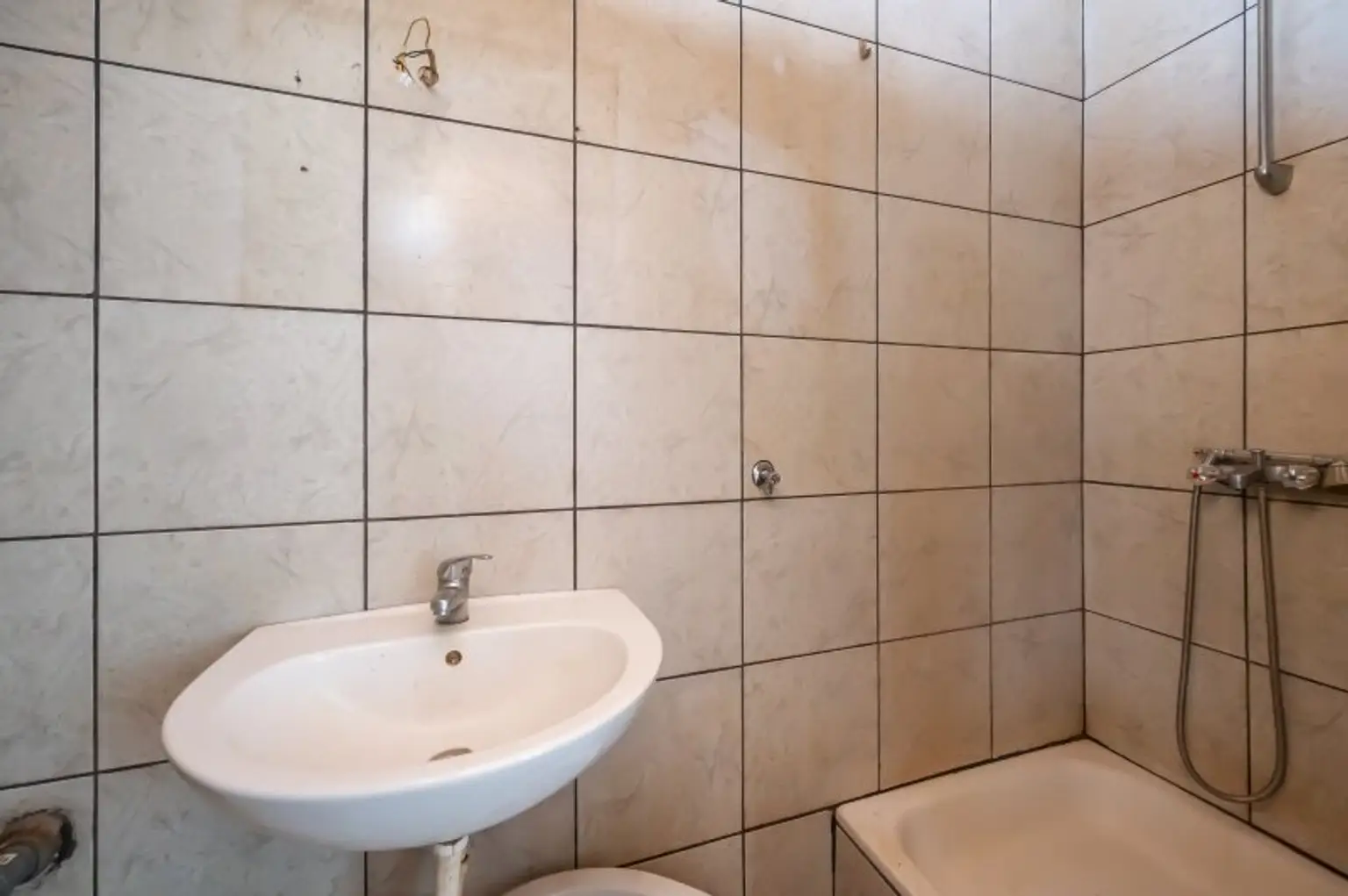 ++NEU++ Sanierungsbedürftige 2-Zimmer Altbau-Wohnung