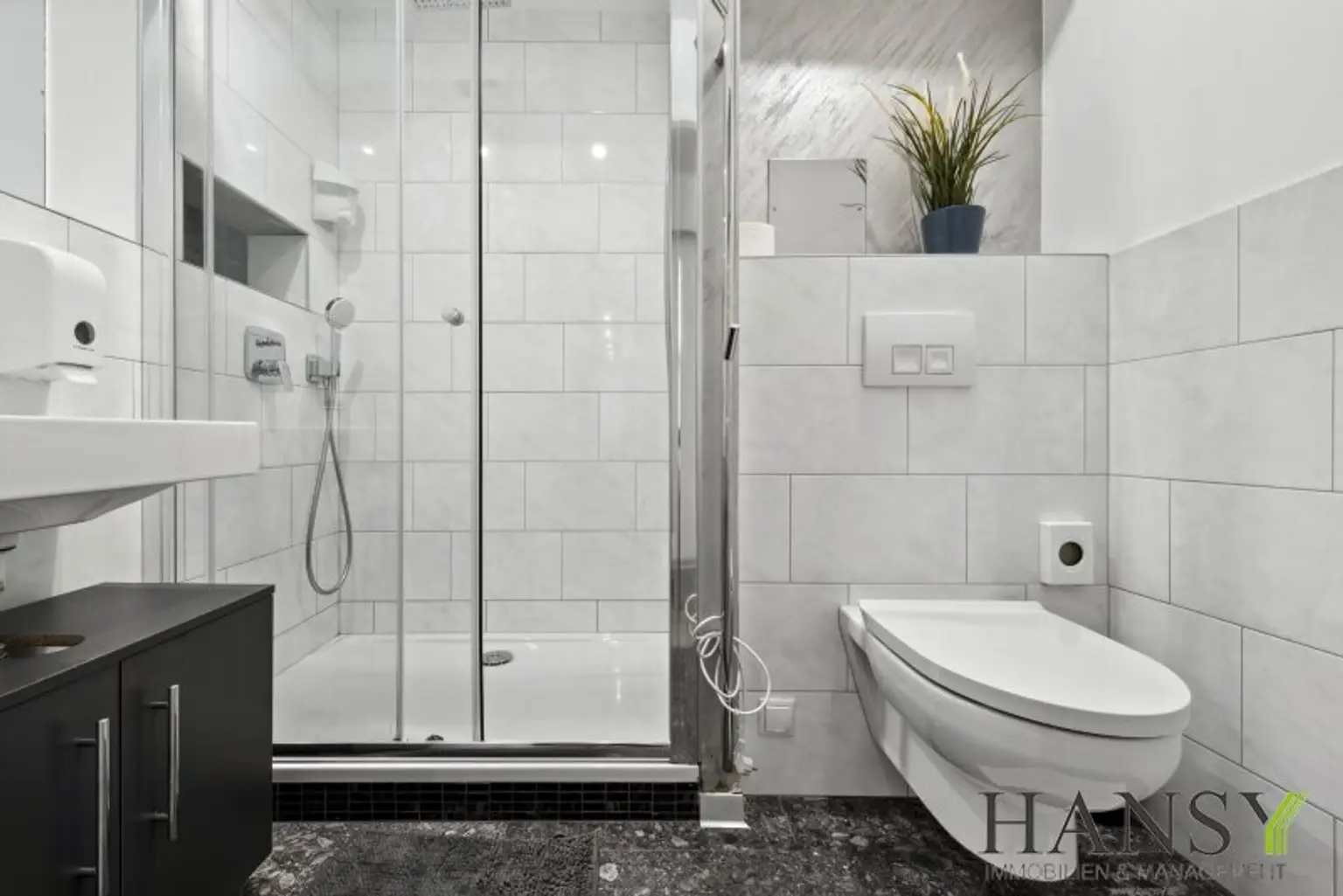 Vollmöblierte 3-Zimmer-Wohnung mit Loggia & zwei getrennt begehbaren Schlafzimmern! (WG-tauglich) 5 Gehminuten zur Mariahilfer-Straße