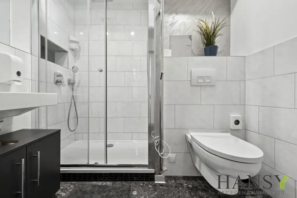 Vollmöblierte 3-Zimmer-Wohnung mit Loggia & zwei getrennt begehbaren Schlafzimmern! (WG-tauglich) 5 Gehminuten zur Mariahilfer-Straße