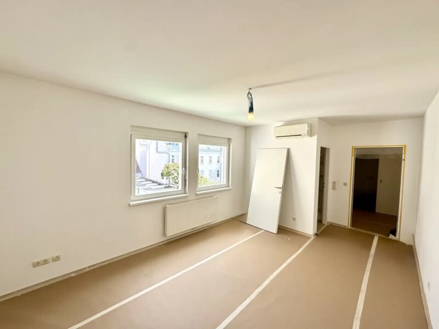 NEU! Lichdurchflutete Maissonette Dachgeschosswohnung mit Dachterrasse im Servitenviertel zu vermieten! Mit Blick auf Stephansdom und Kahlenberg!
