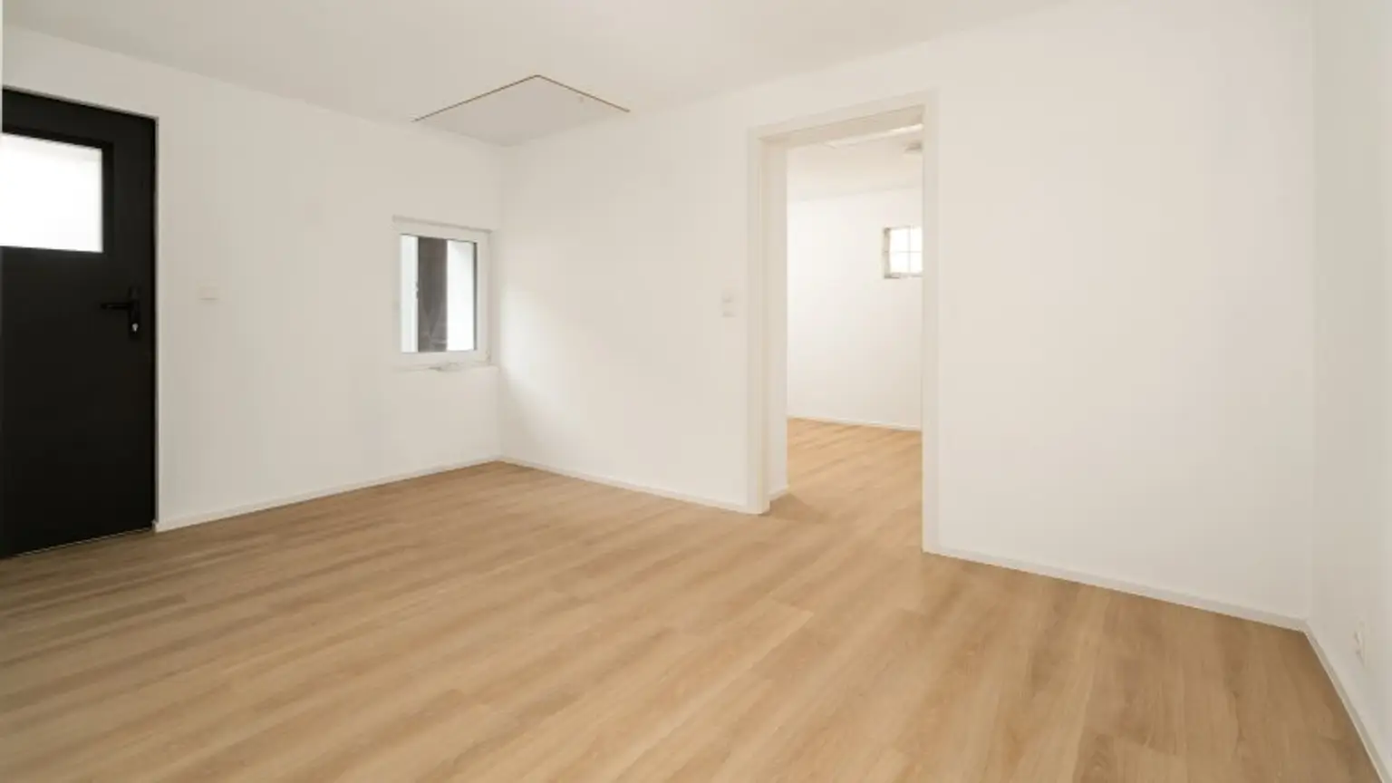 Schlafzimmer 1 / Durchgang zu Zimmer 2