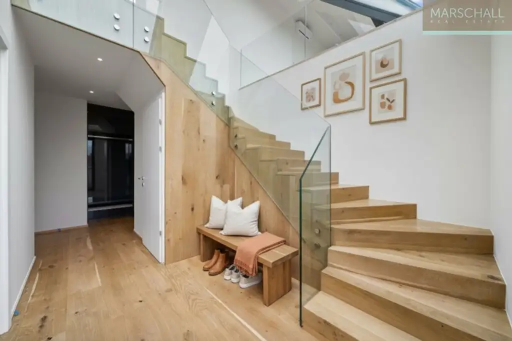 Beeindruckende Penthousewohnung mit wunderschönem Blick und Garage in Stilaltbau