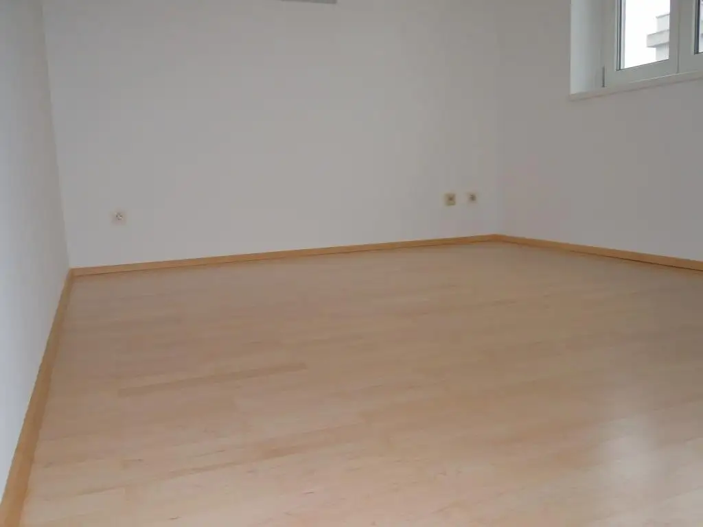 Helle 3,5-Zimmer-Wohnung mit Wintergarten & Loggia - verfügbar ab November 2025