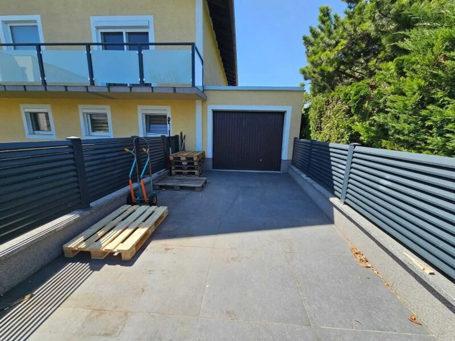 Einfamilienhaus mit hochwertiger Ausstattung | Wintergarten, Pool und ca. 1600m² Eigengrund!