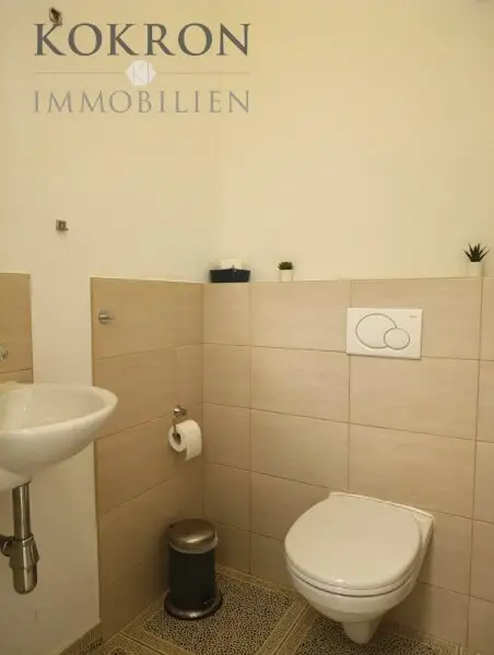 Repräsentative Kanzlei oder Praxis mit Wohnung (derzeit Kurzzeit-Mietwohnung mit 5% Rendite)