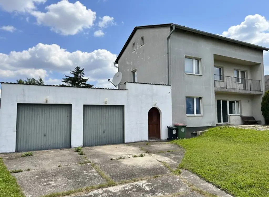 Grundstück mit Zweifamilienhaus in Ruhelage - Variable Gestaltungsmöglichkeiten vorhanden