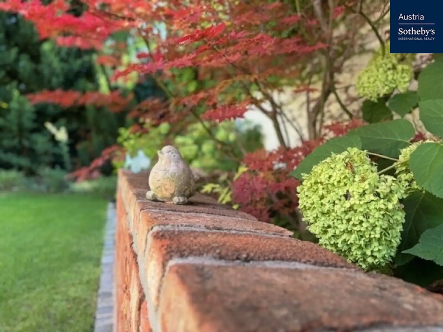 Privatsphäre & Perfektion – Architektenvilla mit Garten, drei Terrassen & Homeoffice