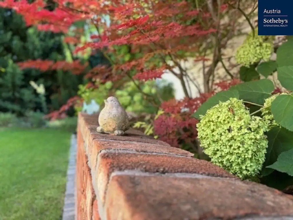 Privatsphäre & Perfektion – Architektenvilla mit Garten, drei Terrassen & Homeoffice