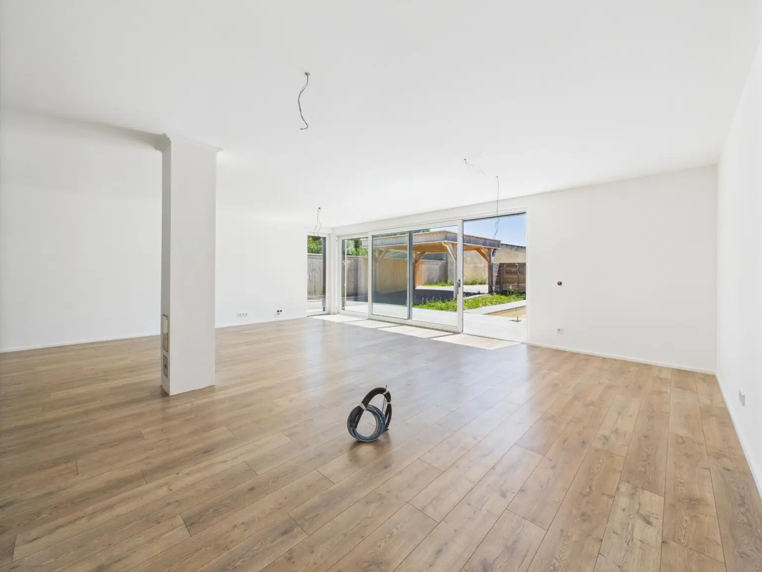 Wels-West: Luxuriöse Doppelhaushälfte mit Salzwasserpool, smarter Hausechnik & 149 m² Wohnfläche
