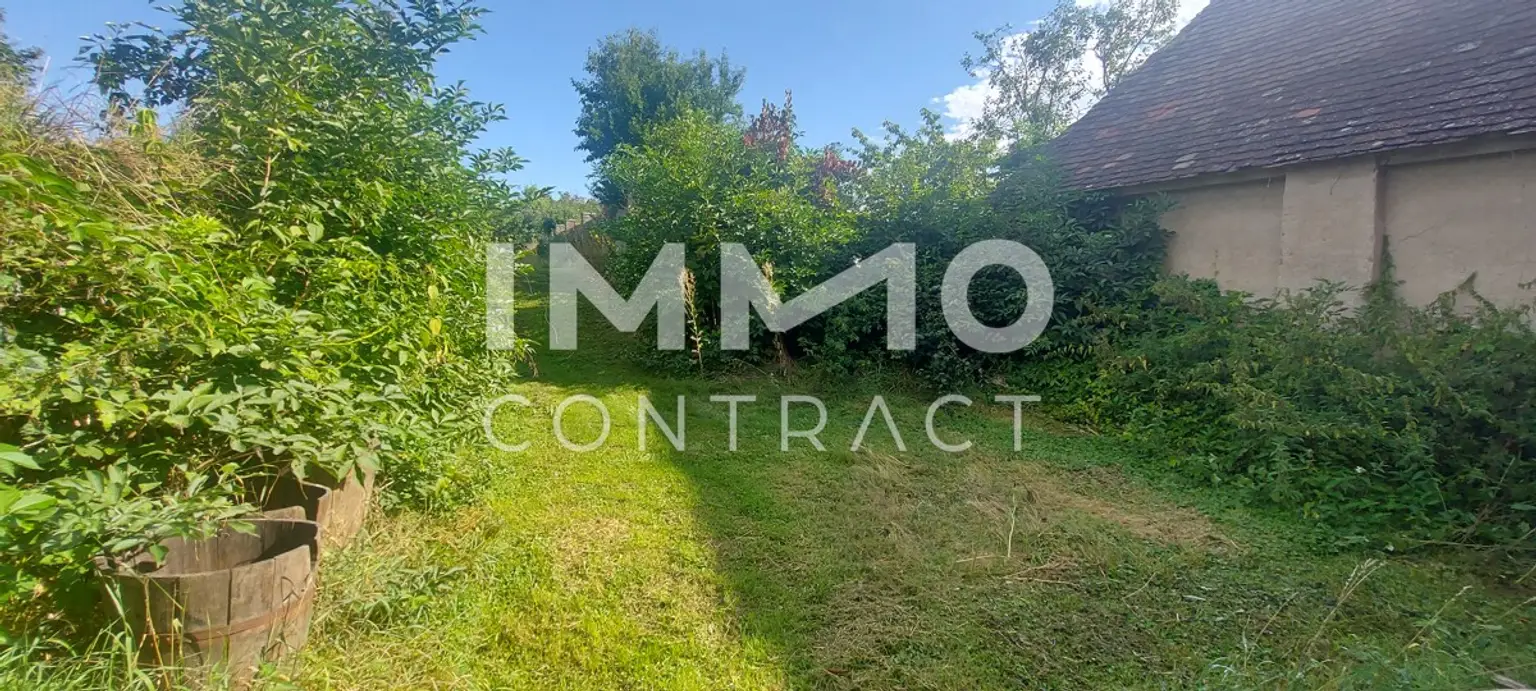 WOHN-UND GESCHÄFTSHAUS AUS DEM 16. JAHRHUNDERT IM HERZEN VON LANGENLOIS 
100 m Kellerröhre, Nebengebäude, Innenhof, Geschäftslokale, usw.