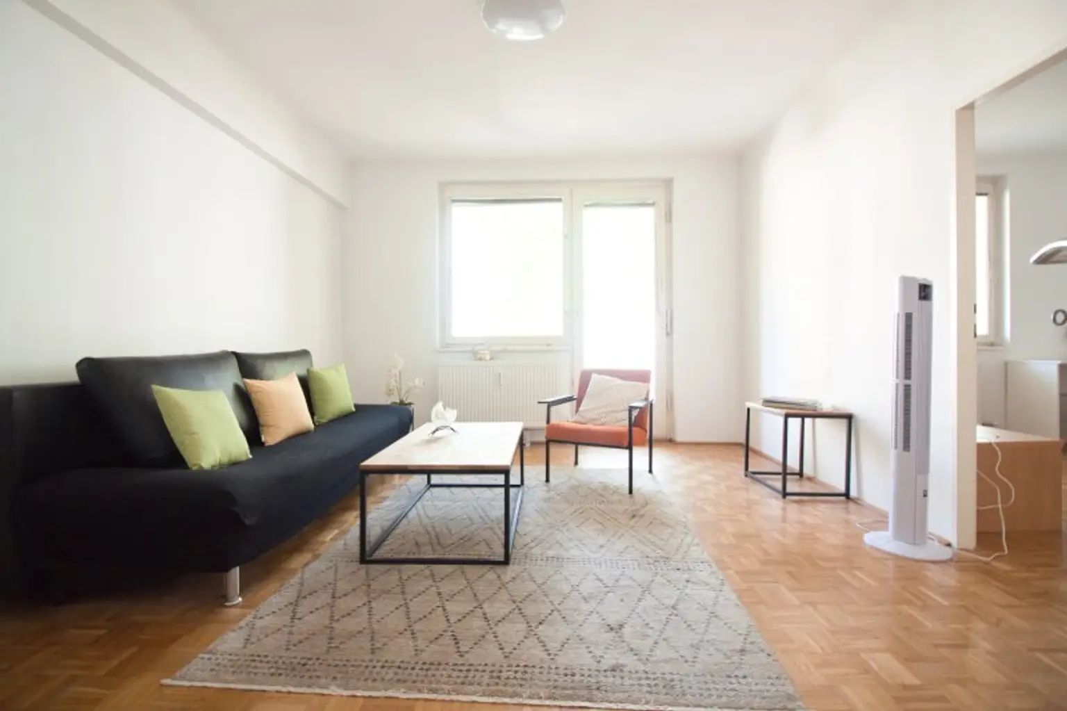 VOLLMÖBLIERT | Loggia mit Grünblick | EUR 1.200,-- inkl. Heizung | TOP Lage Nähe U4 Hietzing